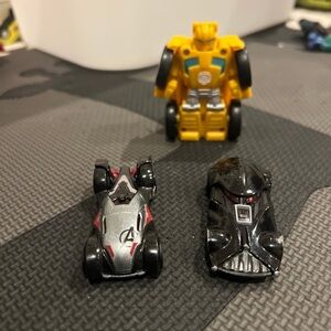 3 pieces cars : Star Wars, avenger, transformers